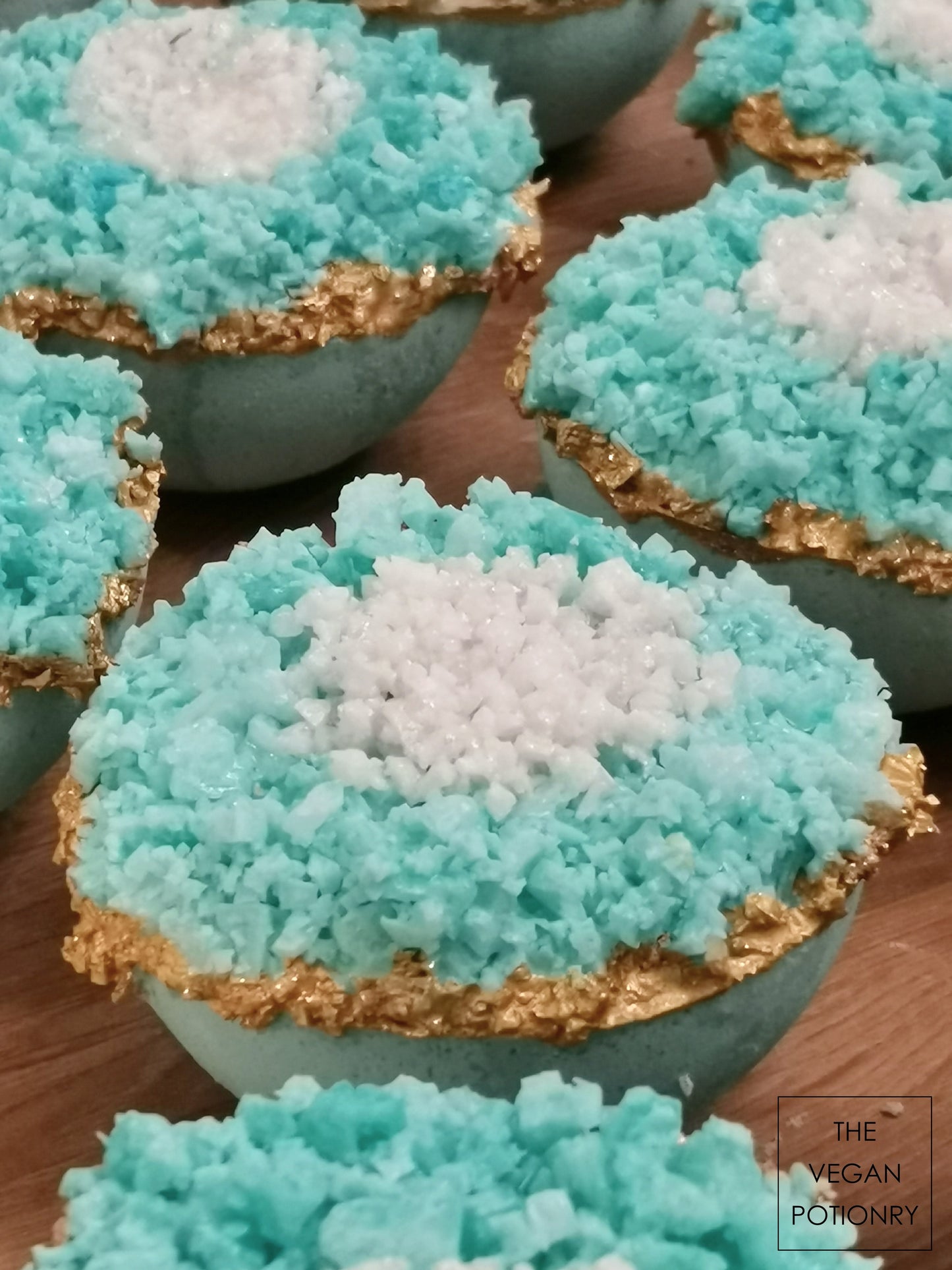 Eucalyptus + Sea Salt Geode Crystal Bath Bomb Bath Salt Hybrid | Luxury Spa Collection Natural Bath Soaks