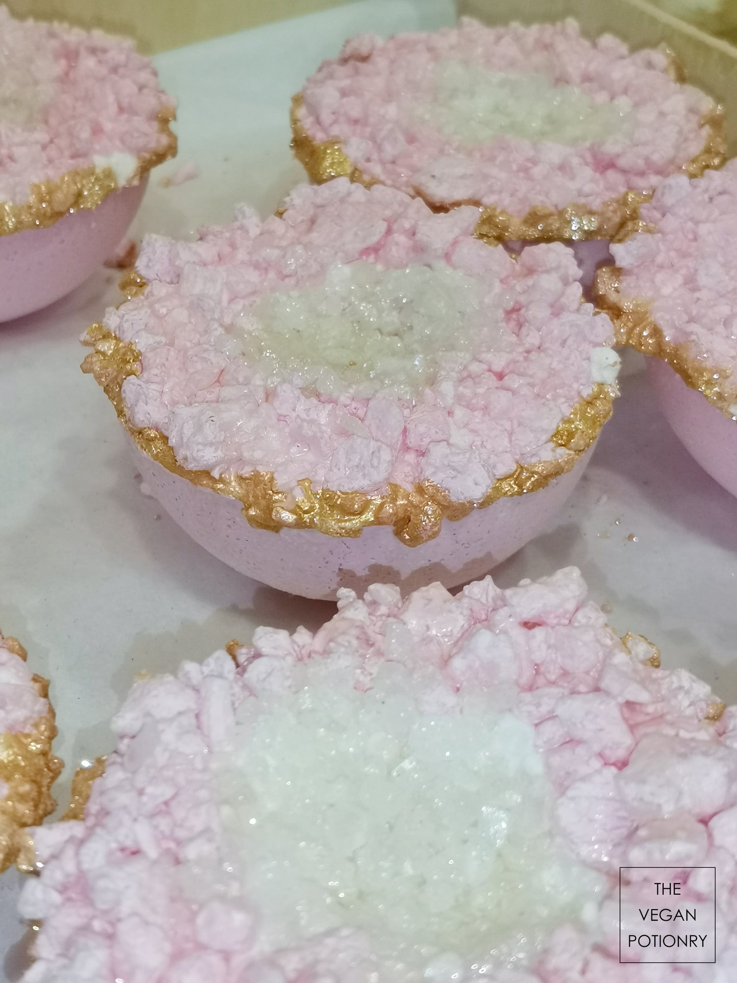 Pink Lemongrass + Coconut + Cedarwood + Lemon Geode Crystal Bath Bomb Bath Salt Hybrid | Luxury Spa Collection Natural Bath Soaks